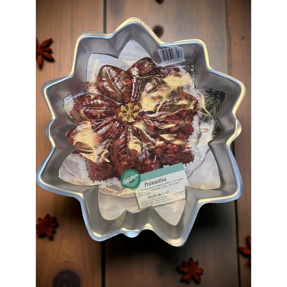 1997 Poinsettia Wilton Aluminum Cake Baking Pan Christmas Holidays - Picture 1 of 3